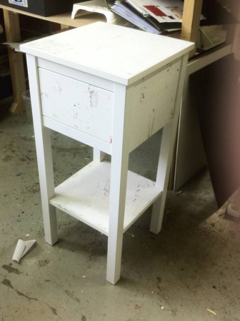 Skåp före ådringsmålning.